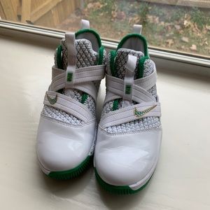 Nike - Irish - Boys Youth Size 3